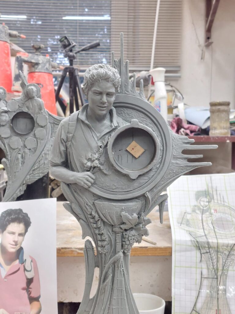 Relikwiarz Carlo Acutis etapy realizacji rzeźby