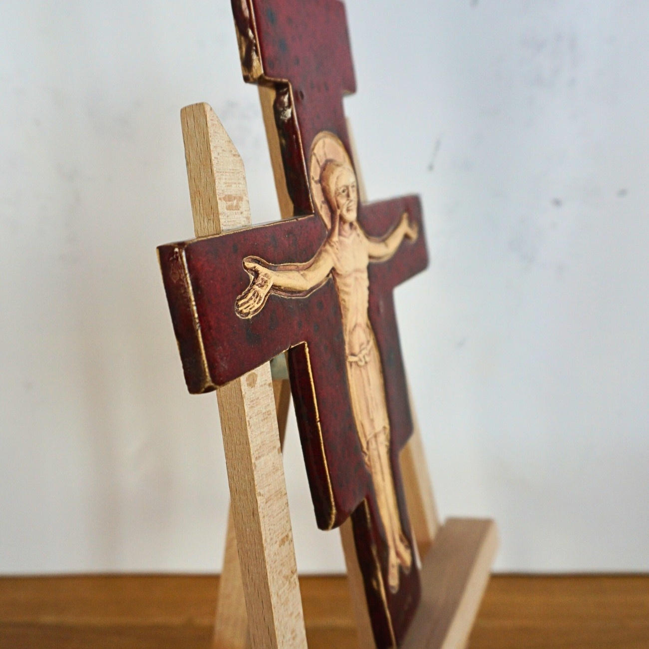 krzyz-ceramiczny-franciszkanski_bordo_zblizeni krzyz-ceramiczny-franciszkanski_bordo_zblizeni