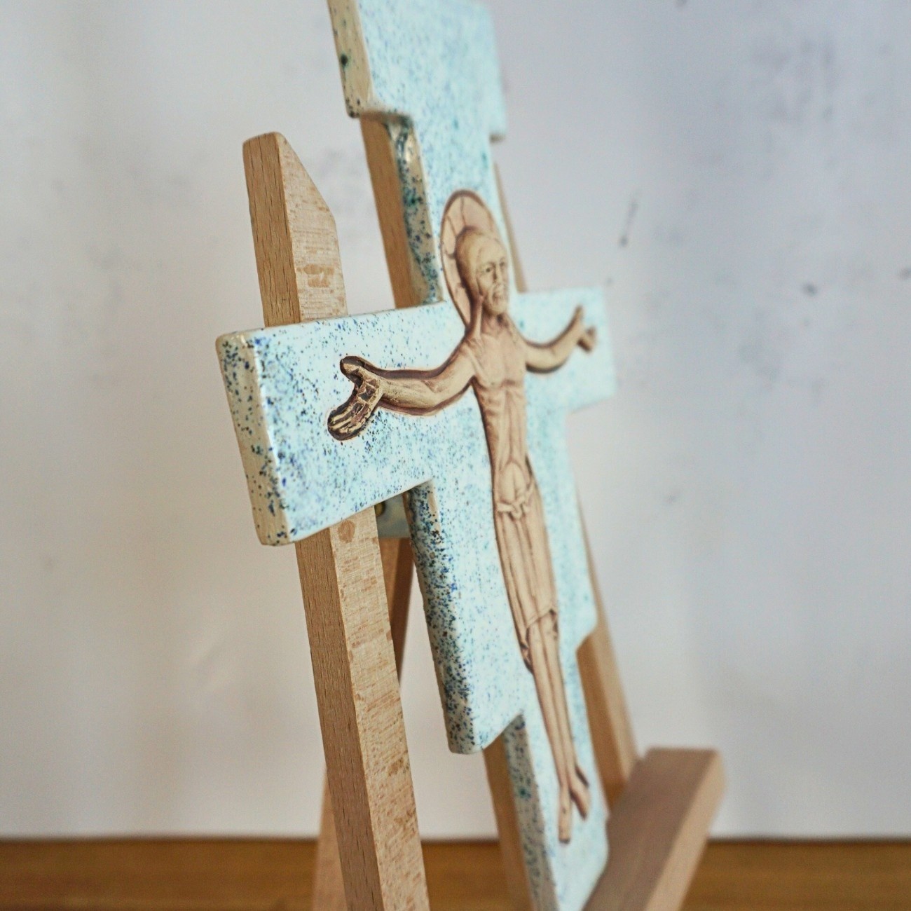 krzyz-ceramiczny-franciszkanski_przepiorka_zblizeni krzyz-ceramiczny-franciszkanski_przepiorka_zblizeni