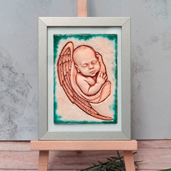 Anioł ceramiczny rękodzieło. Płaskorzeźba śpiące niemowlę