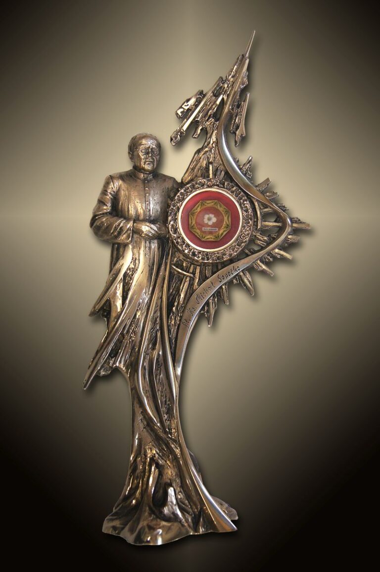 Ksiądz Michał Sopoćko- zdjęcie relikwiarza wykonanego przez Szczepaniak Art