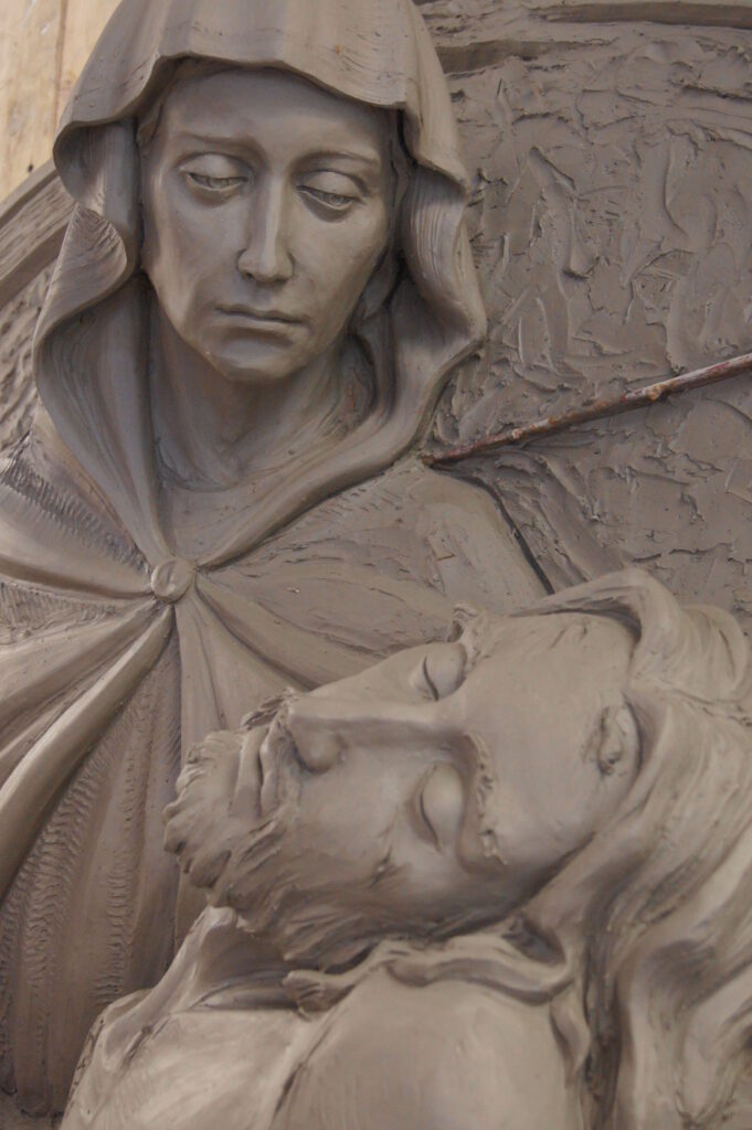 Pieta symbolika. Fragment powstającej rzeźby Pieta autorstwa Urszuli Szczepaniak